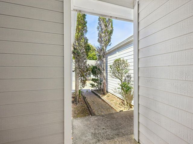 64 Hideaway Drive, Friendswood, TX 77546