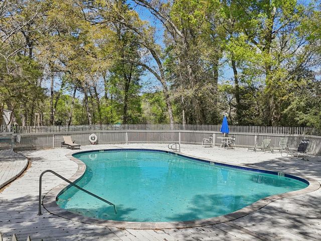 64 Hideaway Drive, Friendswood, TX 77546