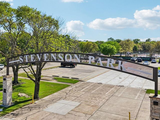 64 Hideaway Drive, Friendswood, TX 77546