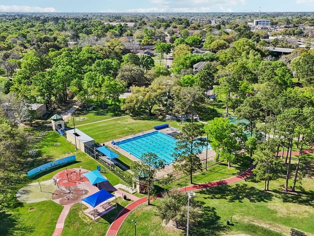 64 Hideaway Drive, Friendswood, TX 77546