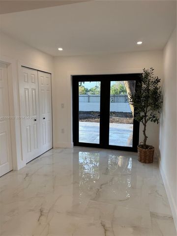 1151 NW 112th St, Miami, FL 33168