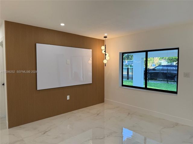 1151 NW 112th St, Miami, FL 33168