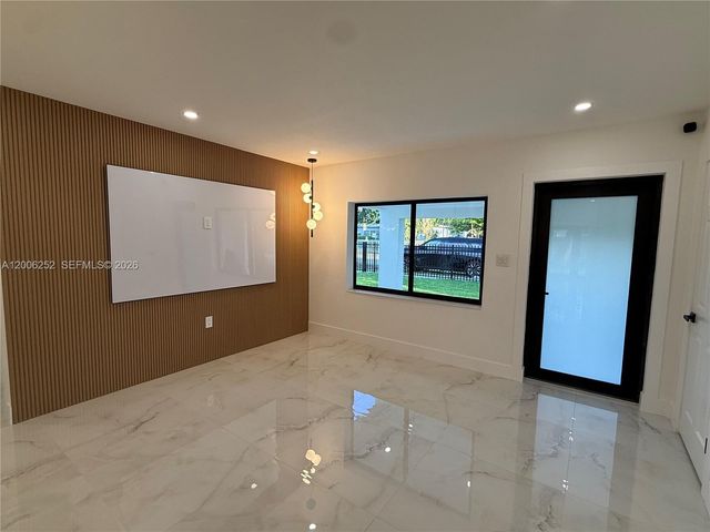 1151 NW 112th St, Miami, FL 33168