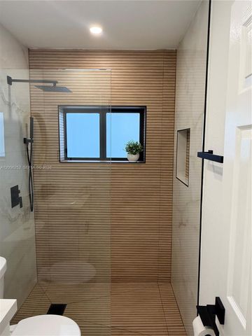 1151 NW 112th St, Miami, FL 33168