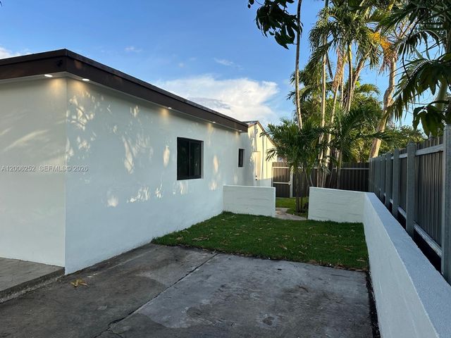 1151 NW 112th St, Miami, FL 33168