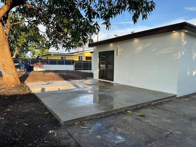 1151 NW 112th St, Miami, FL 33168