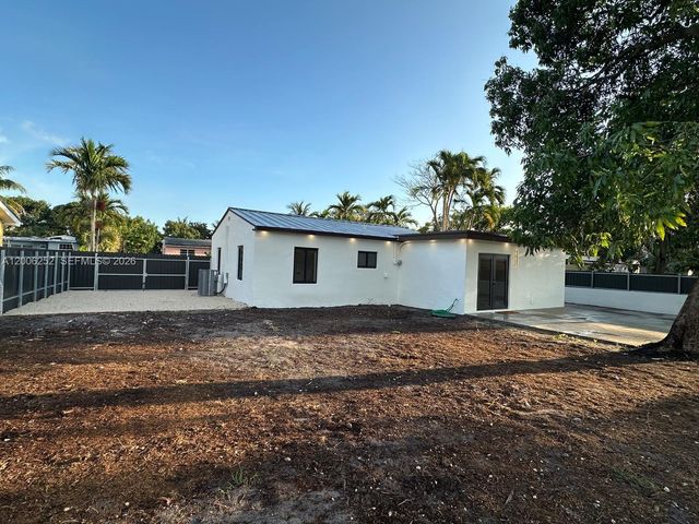 1151 NW 112th St, Miami, FL 33168