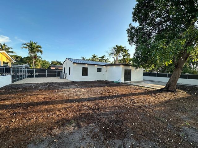 1151 NW 112th St, Miami, FL 33168