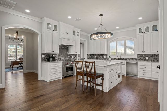 602 Greenhill Park Avenue, Mt Pleasant, TX 75455