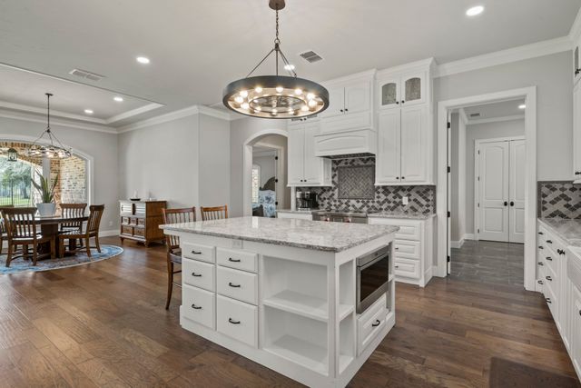 602 Greenhill Park Avenue, Mt Pleasant, TX 75455