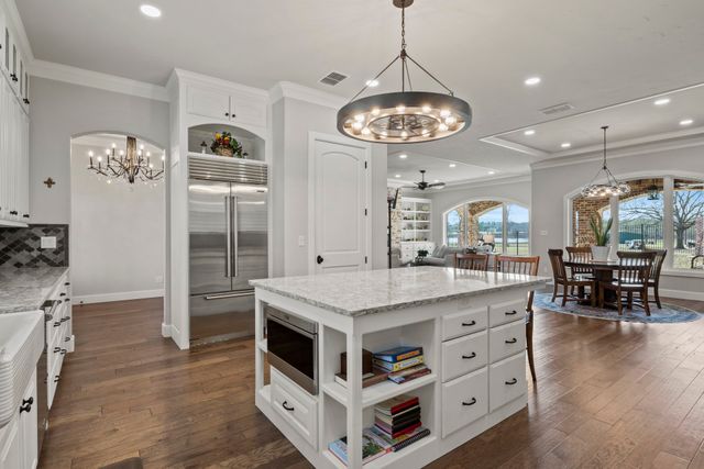 602 Greenhill Park Avenue, Mt Pleasant, TX 75455