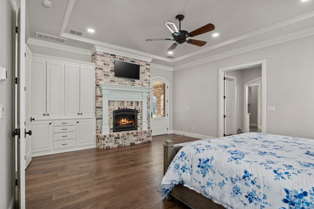 602 Greenhill Park Avenue, Mt Pleasant, TX 75455