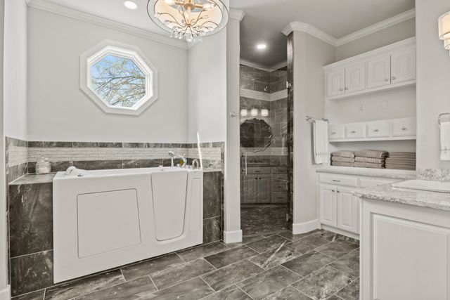 602 Greenhill Park Avenue, Mt Pleasant, TX 75455