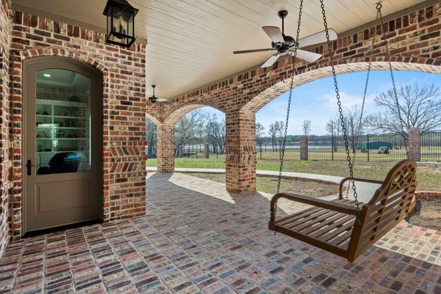 602 Greenhill Park Avenue, Mt Pleasant, TX 75455