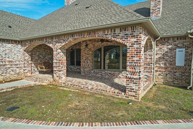 602 Greenhill Park Avenue, Mt Pleasant, TX 75455
