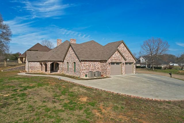 602 Greenhill Park Avenue, Mt Pleasant, TX 75455