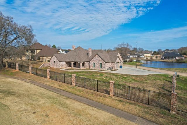 602 Greenhill Park Avenue, Mt Pleasant, TX 75455