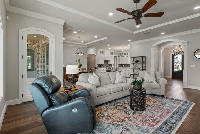 602 Greenhill Park Avenue, Mt Pleasant, TX 75455