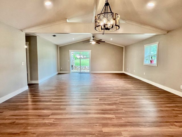 16 N 1St Street, Defuniak Springs, FL 32433