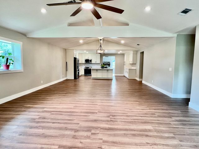 16 N 1St Street, Defuniak Springs, FL 32433