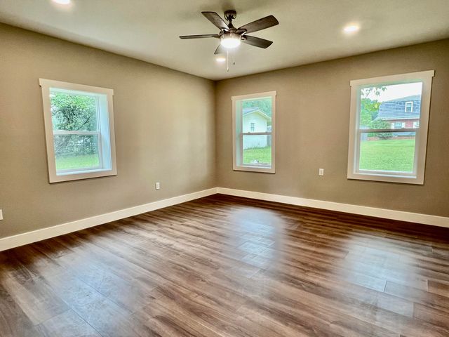 16 N 1St Street, Defuniak Springs, FL 32433