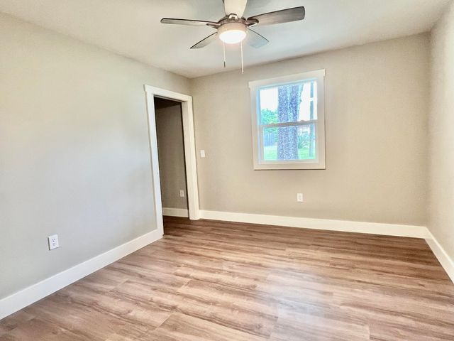 16 N 1St Street, Defuniak Springs, FL 32433