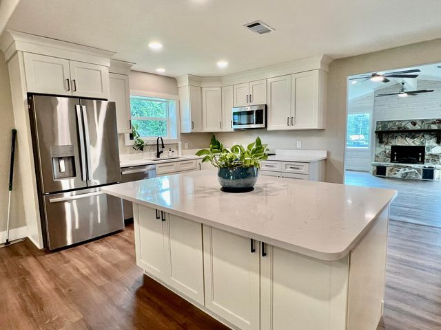 16 N 1St Street, Defuniak Springs, FL 32433