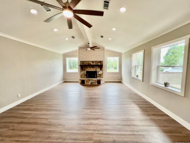 16 N 1St Street, Defuniak Springs, FL 32433