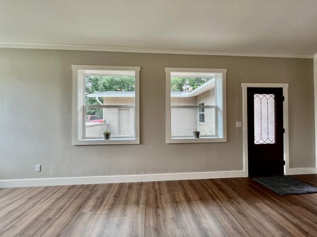 16 N 1St Street, Defuniak Springs, FL 32433