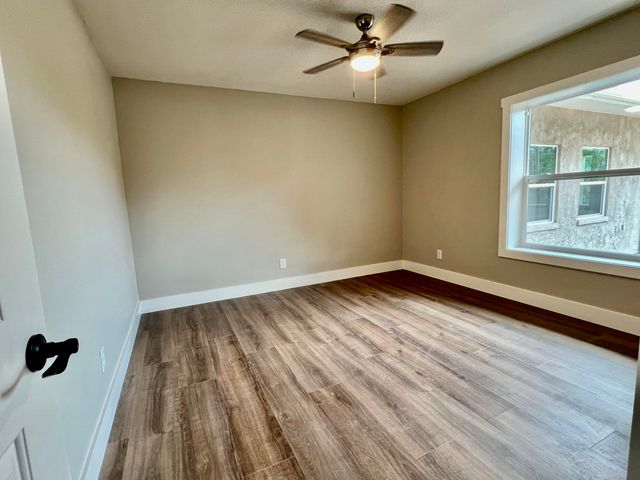 16 N 1St Street, Defuniak Springs, FL 32433