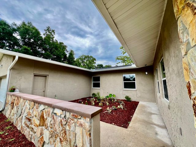 16 N 1St Street, Defuniak Springs, FL 32433