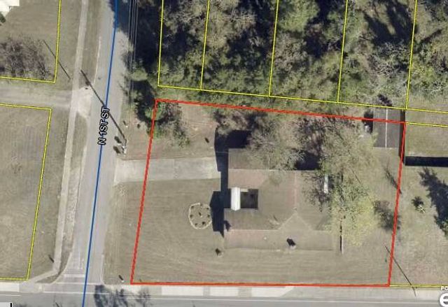 16 N 1St Street, Defuniak Springs, FL 32433