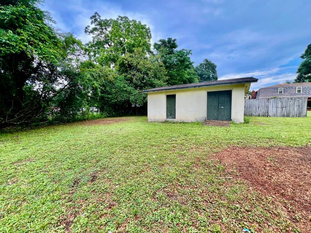 16 N 1St Street, Defuniak Springs, FL 32433