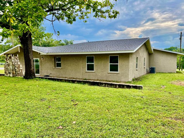 16 N 1St Street, Defuniak Springs, FL 32433