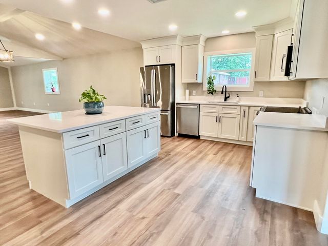 16 N 1St Street, Defuniak Springs, FL 32433