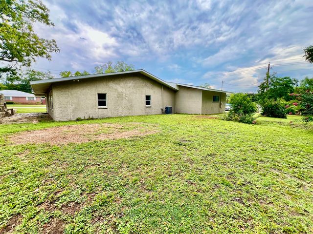 16 N 1St Street, Defuniak Springs, FL 32433