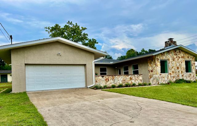 16 N 1St Street, Defuniak Springs, FL 32433