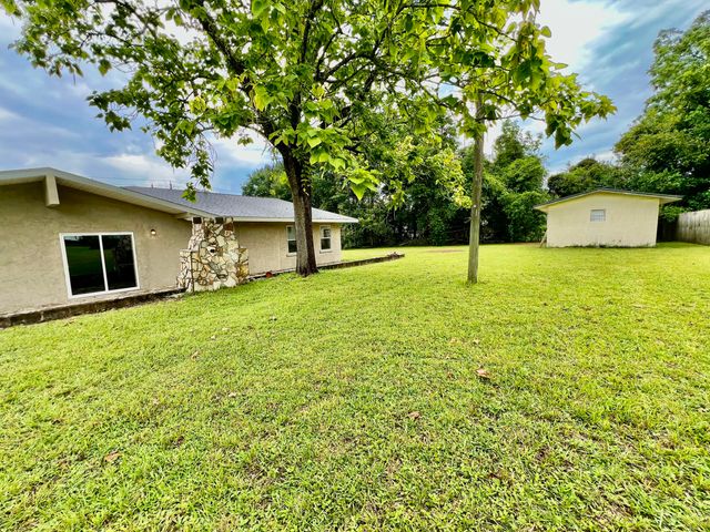 16 N 1St Street, Defuniak Springs, FL 32433