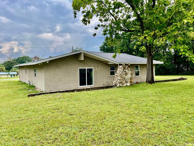 16 N 1St Street, Defuniak Springs, FL 32433