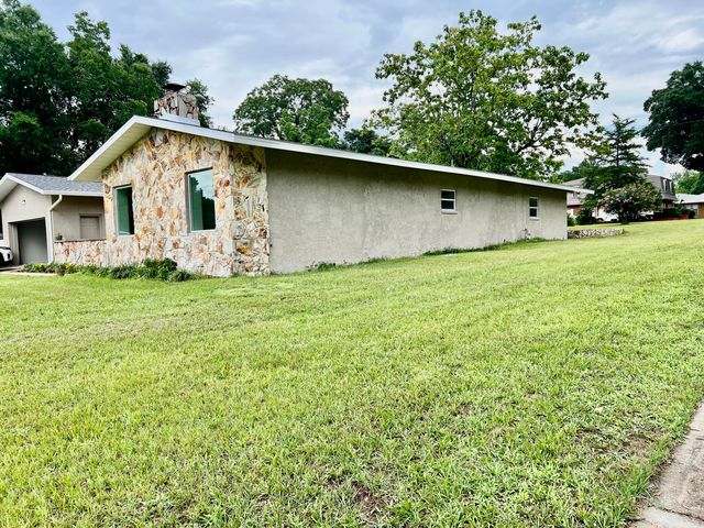 16 N 1St Street, Defuniak Springs, FL 32433