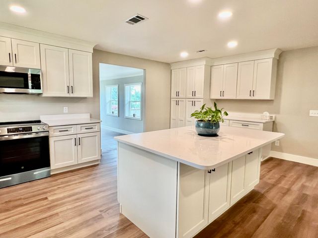 16 N 1St Street, Defuniak Springs, FL 32433