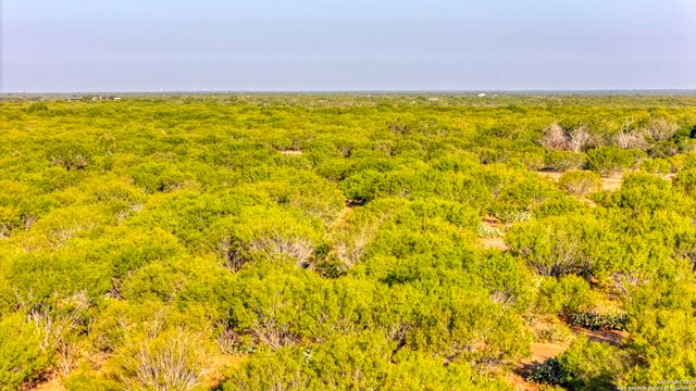 5 CR 331 E, Jourdanton, TX 78026