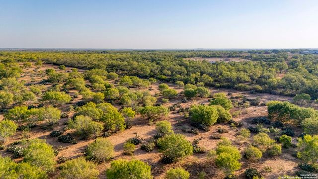 5 CR 331 E, Jourdanton, TX 78026