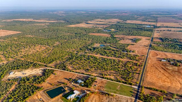 5 CR 331 E, Jourdanton, TX 78026