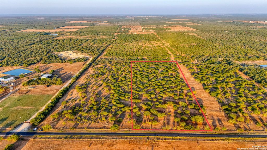 5 CR 331 E, Jourdanton, TX 78026