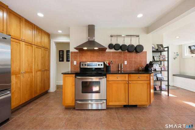 11 Ludlow Manor, Norwalk, CT 06855