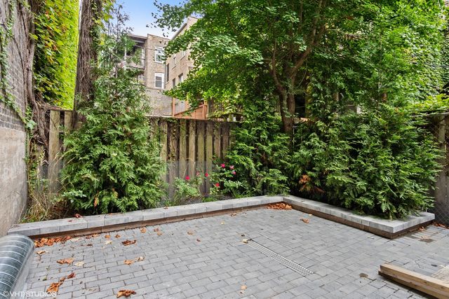 608 W Arlington Place 1, Chicago, IL 60614