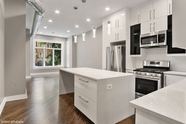 608 W Arlington Place 1, Chicago, IL 60614