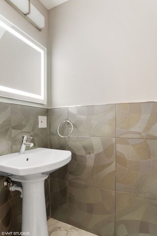 608 W Arlington Place 1, Chicago, IL 60614