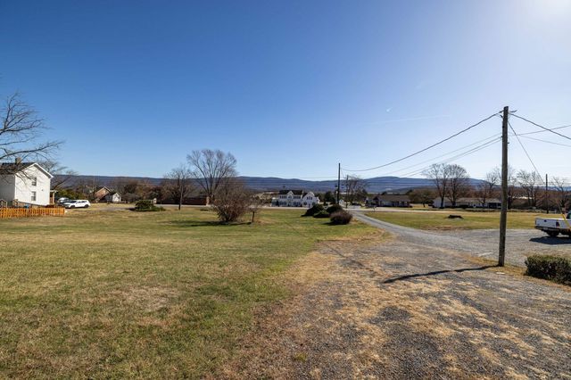 8241 NORTH VALLEY PIKE, Harrisonburg, VA 22802